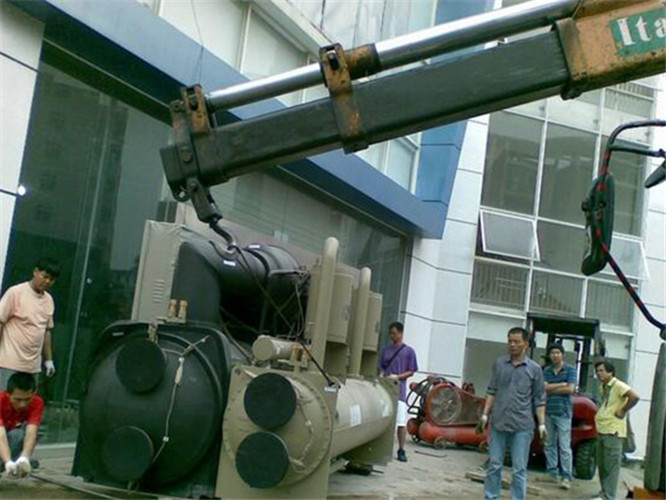 监利县随车吊和汽车吊的核心区别是什么？哪种更省钱？