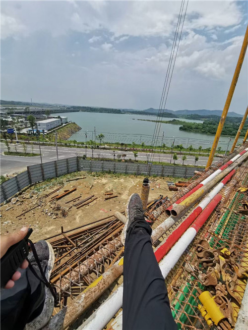 监利县作业中发生设备损坏或人员意外，责任怎么划分？