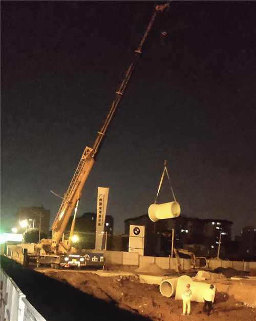 监利县“弯臂矫正”—— 吊车的 “形变补偿” 技术