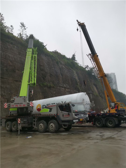 监利县“不怕风雨冻”—— 吊车的 “恶劣环境适应” 技术